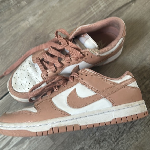 Women’s Nike size 7 - Picture 2 of 5